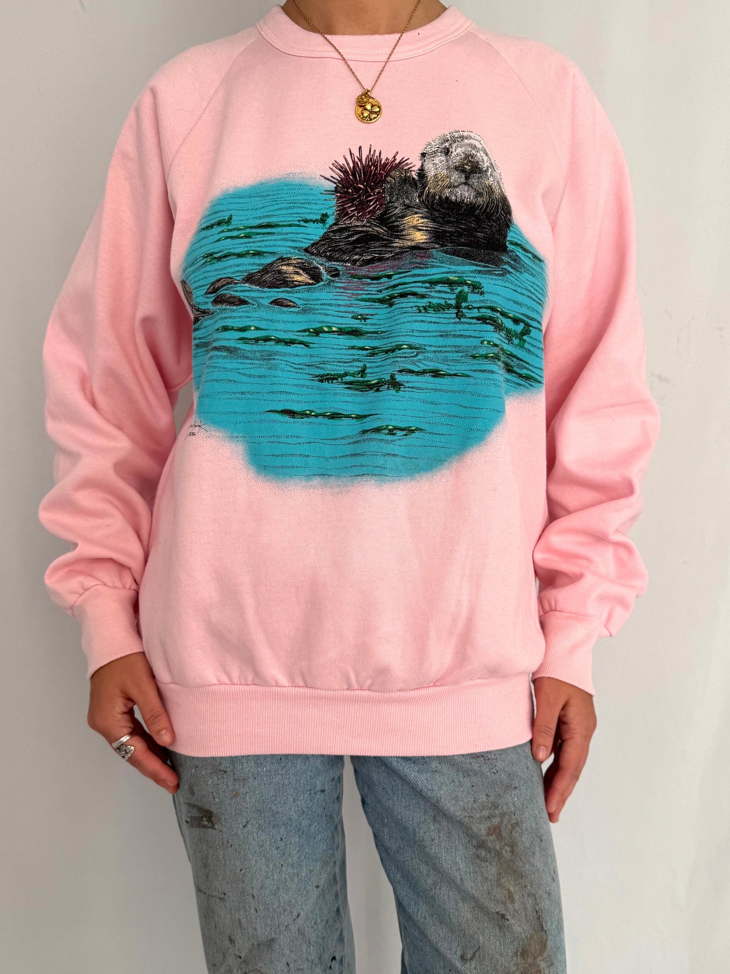 90s vintage pink sea otter animal nature graphic pullover sweatshirt – medium, large | cute pastel ocean wildlife souvenir crewneck sweater