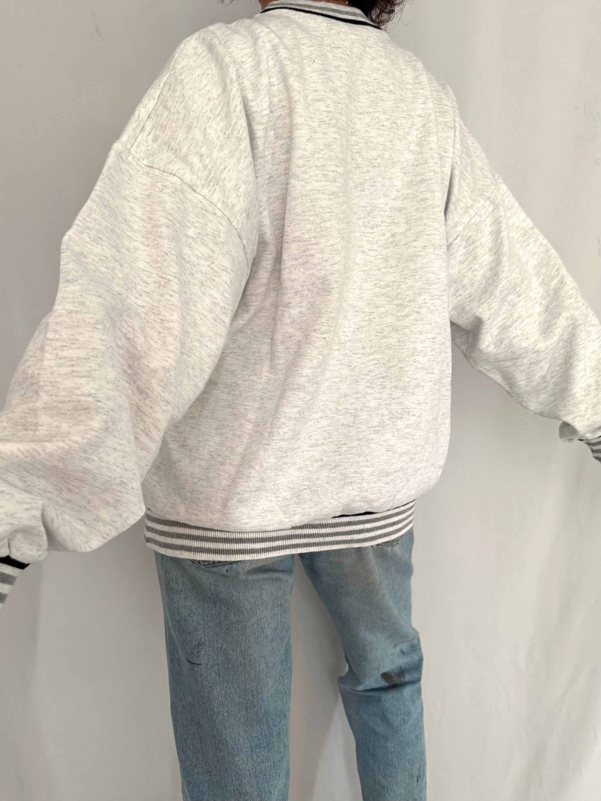 90s vintage grey Canadian Wildlife outdoor nature graphic pullover sweater