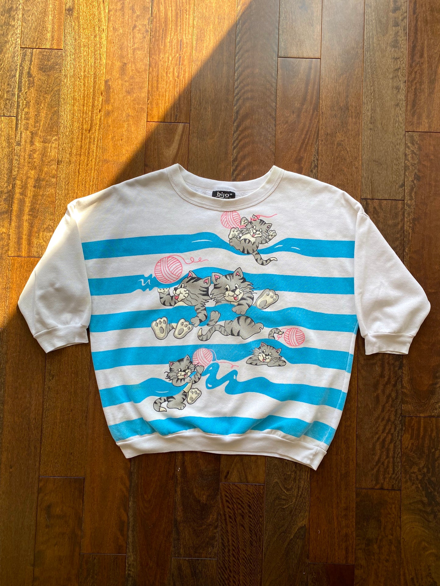 80s vintage white blue cartoon cat pullover sweater – small, medium | novelty kitten yarn ball pastel cute sweatshirt
