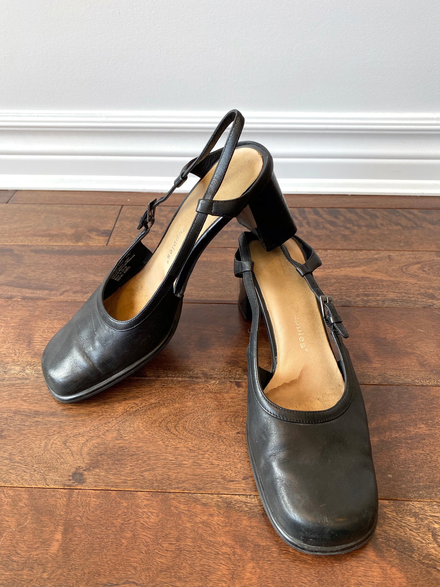 90s vintage black leather slingback heels - womens US 7 EUR 38 | classic secretary office retro low heeled pumps
