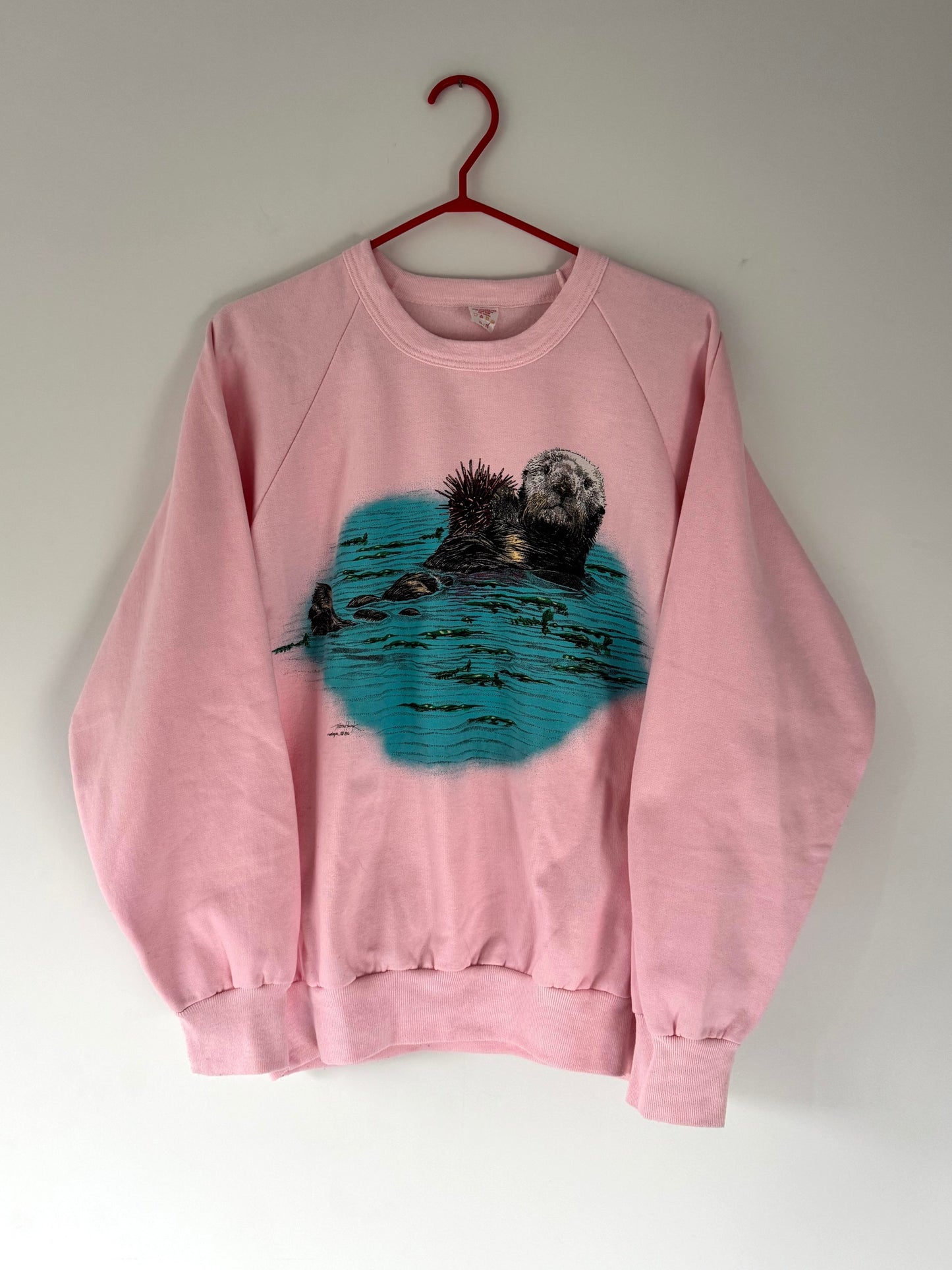 90s vintage pink sea otter animal nature graphic pullover sweatshirt – medium, large | cute pastel ocean wildlife souvenir crewneck sweater