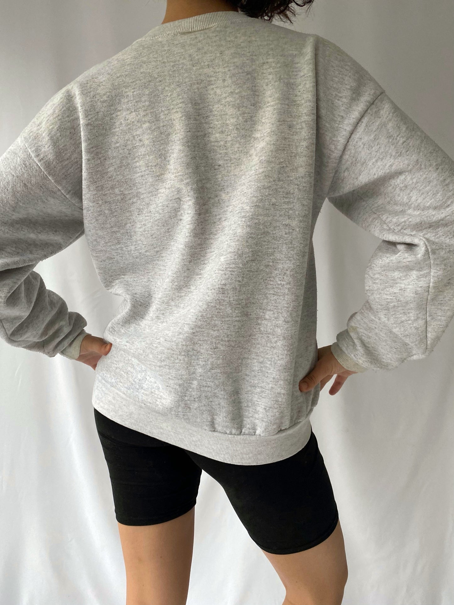 90s vintage grey country club farm graphic pullover sweatshirt – medium large | outdoor nature spellout unisex crewneck sweater