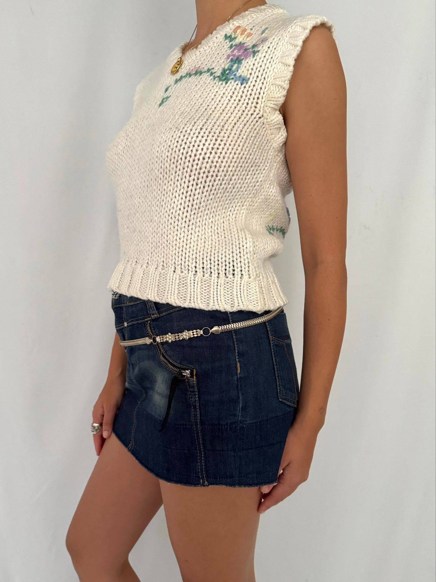 70s vintage cream floral knit sleeveless sweater vest – small | embroidered pastel cottage granny pullover cardigan