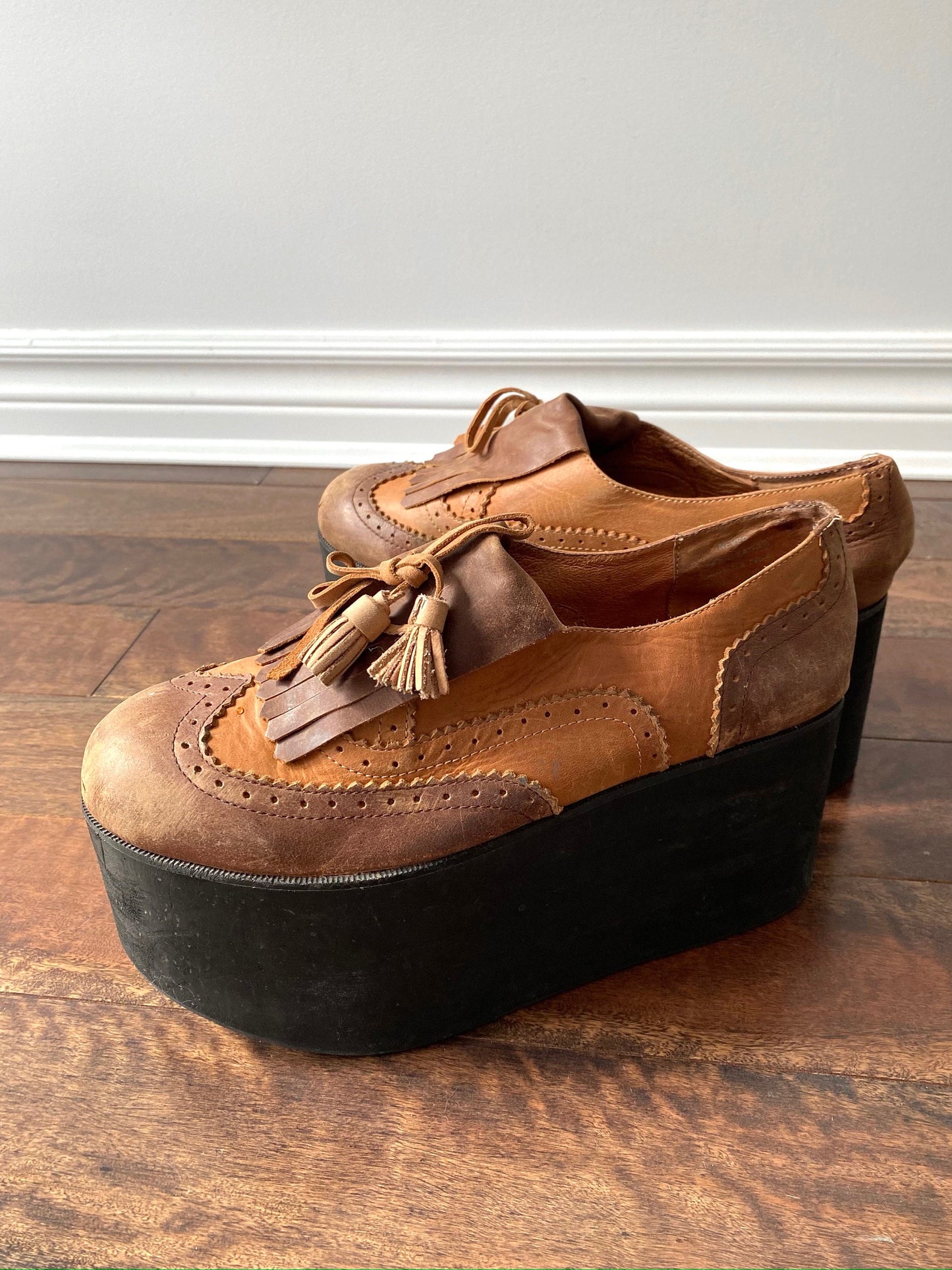 y2k does 70s vintage brown leather platforms - womens size 9