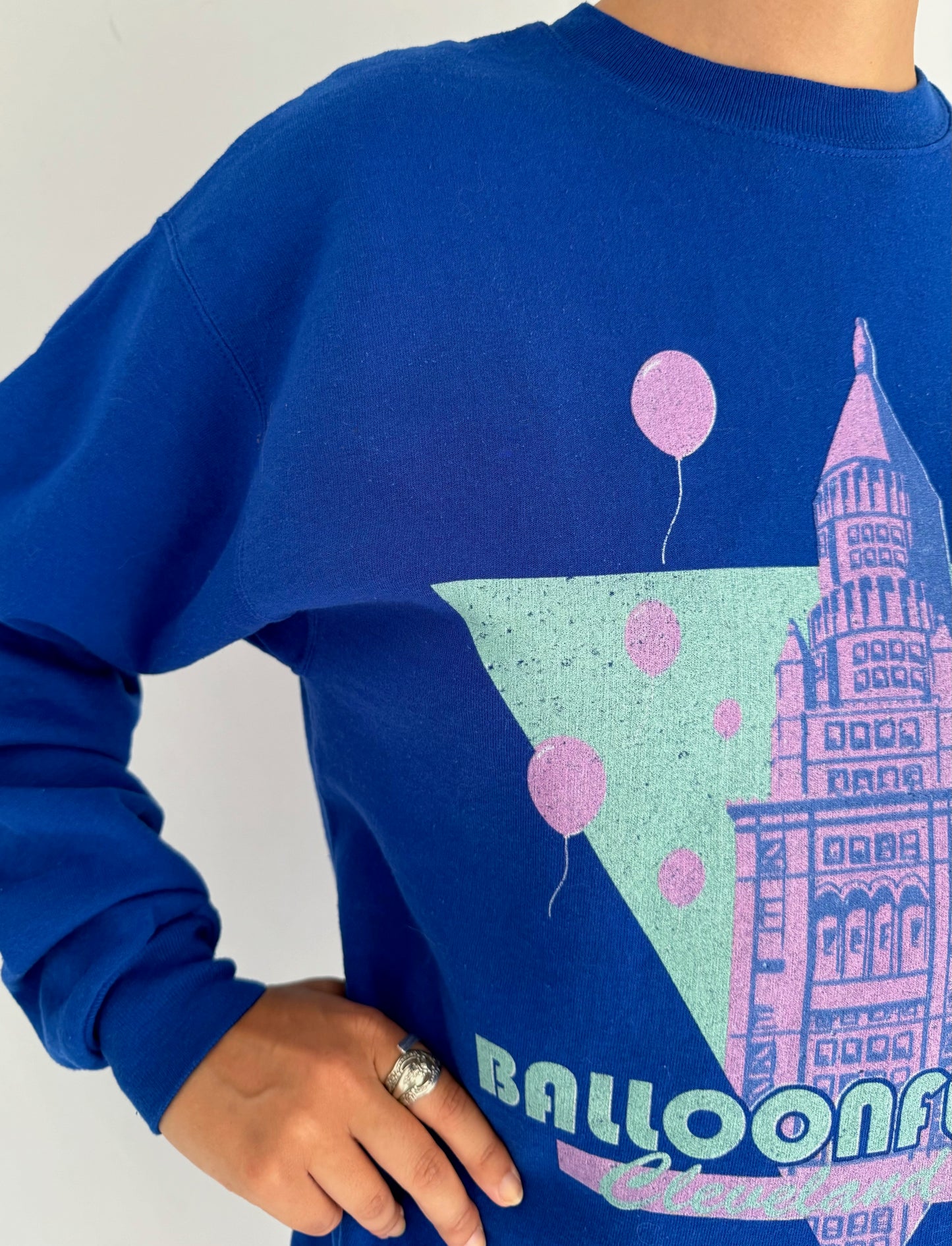 y2k vintage blue balloonfest ohio graphic crewneck pullover sweater – medium | unisex novelty balloon festival print long sleeved sweatshirt