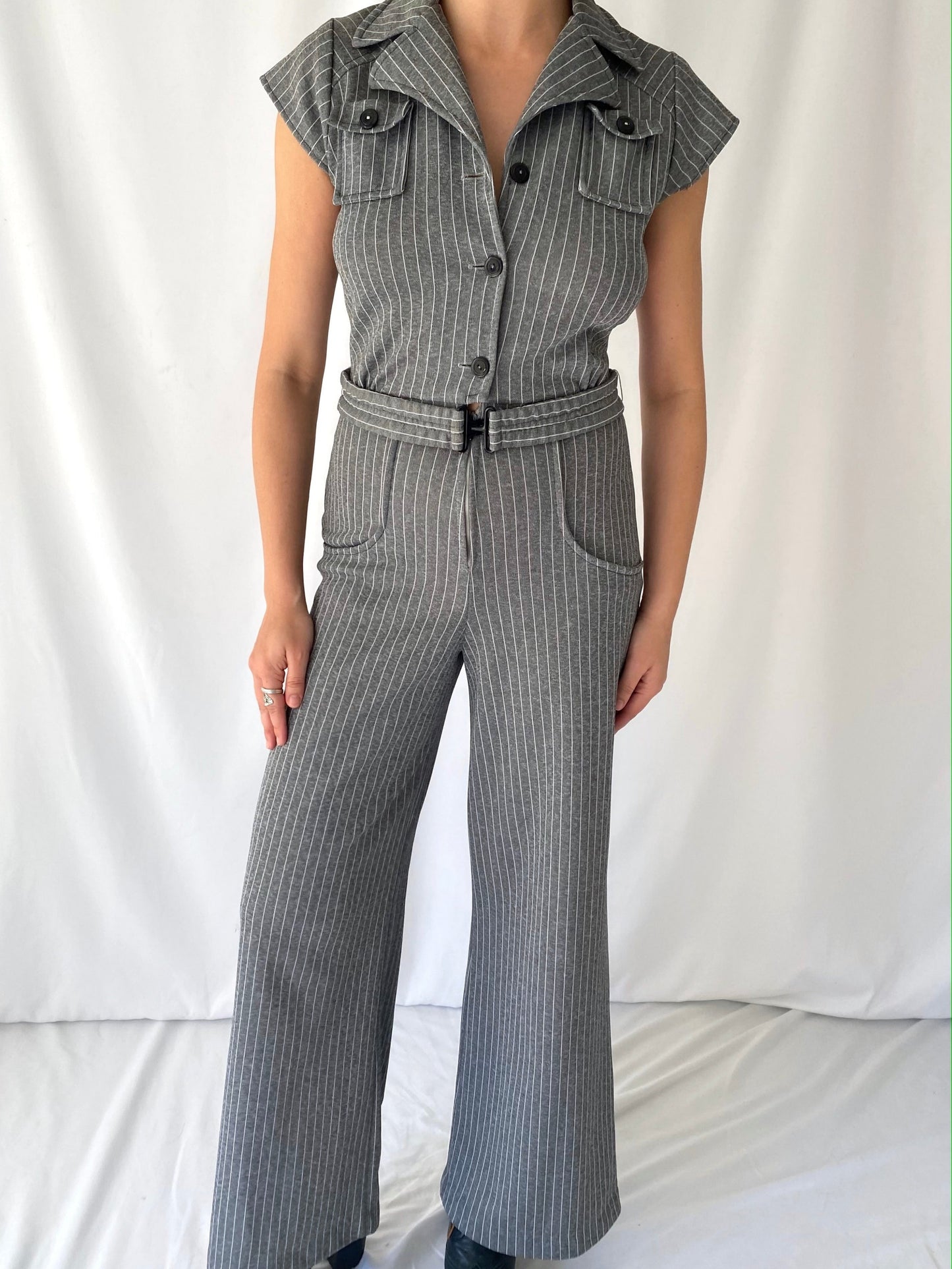 70s vintage grey pinstripe sleeveless jumpsuit – small | retro short sleeved collared pantsuit with belt