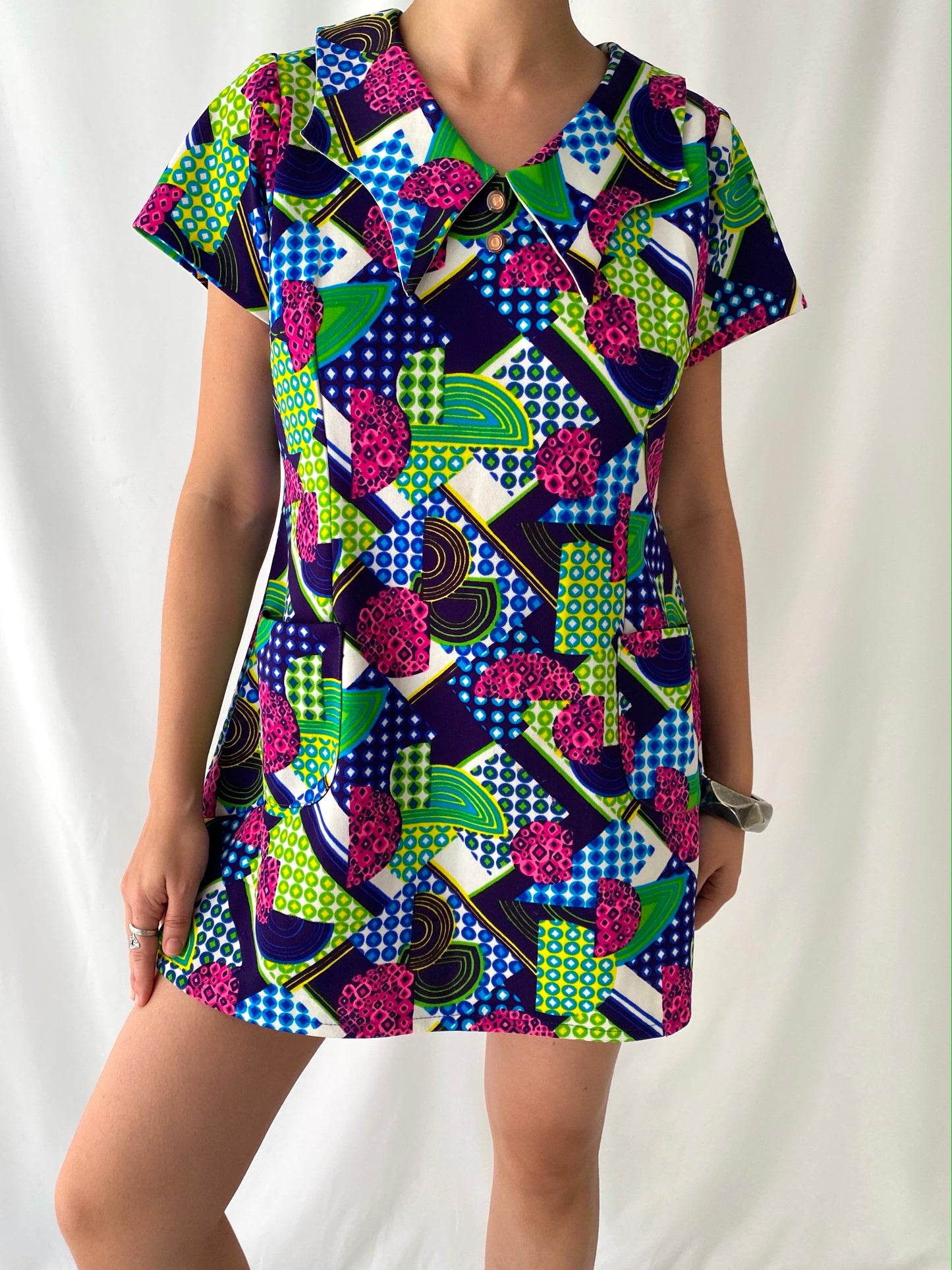 70s vintage colorful geometric short sleeved minidress – small, medium
