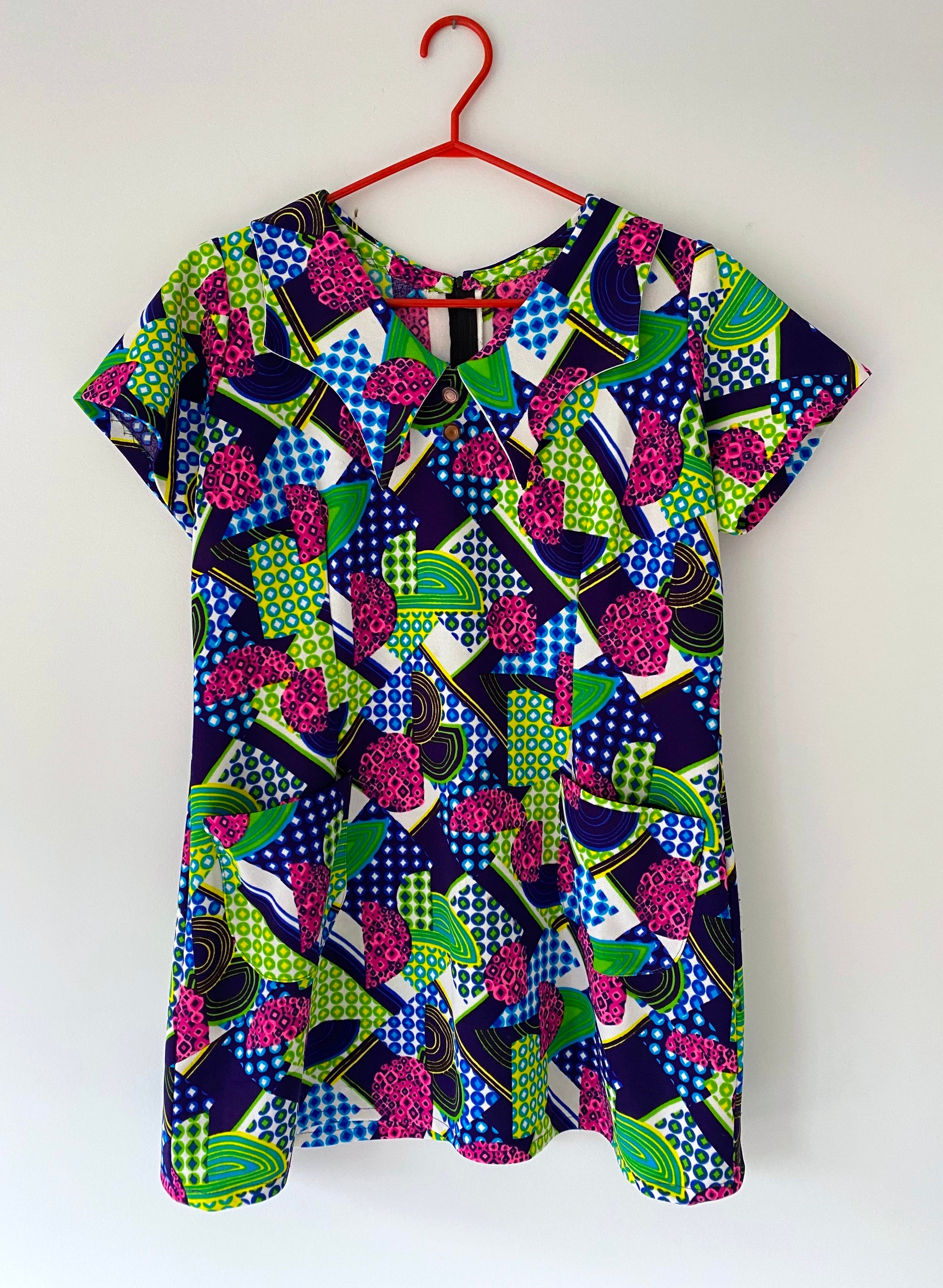 70s vintage colorful geometric short sleeved minidress – small, medium