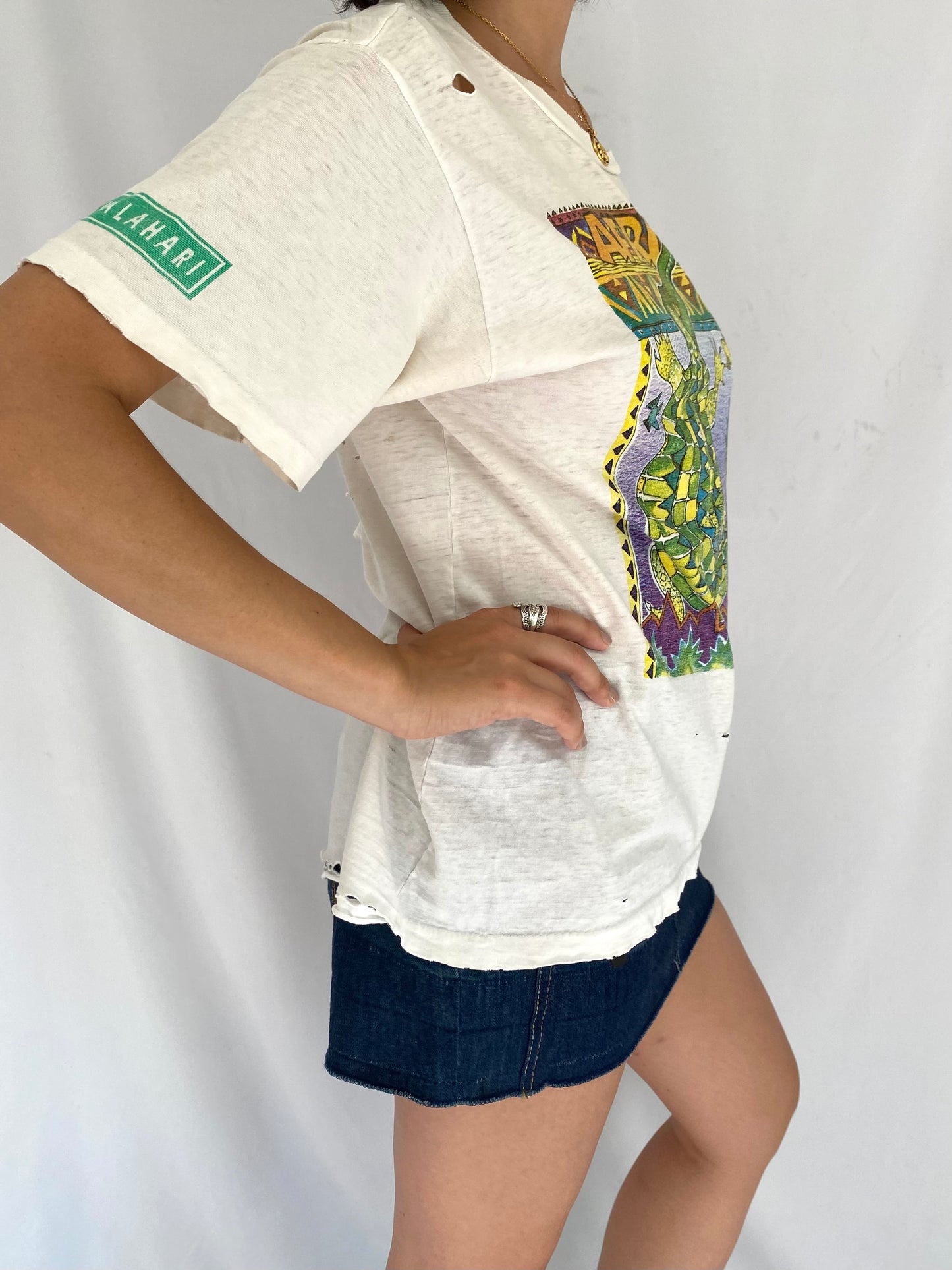 2000s vintage Africa crocodile distressed thrashed tee shirt 