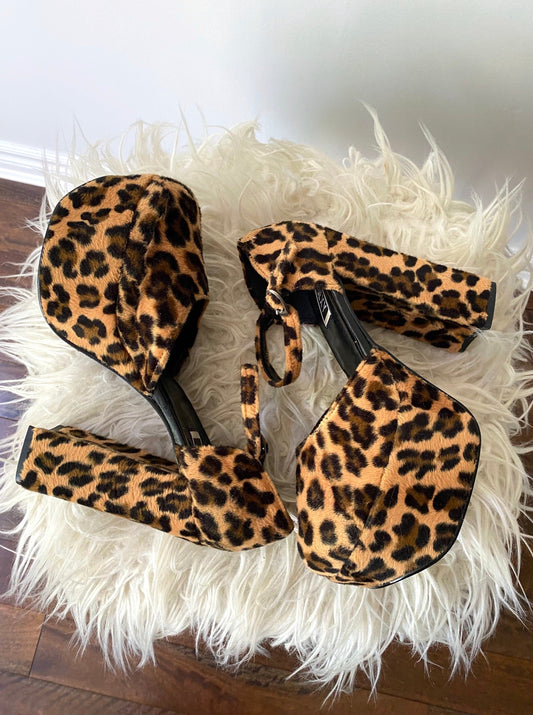 90s vintage fuzzy leopard print mary jane platforms - womens US 9.5 | bratz spice girls chunky block heels