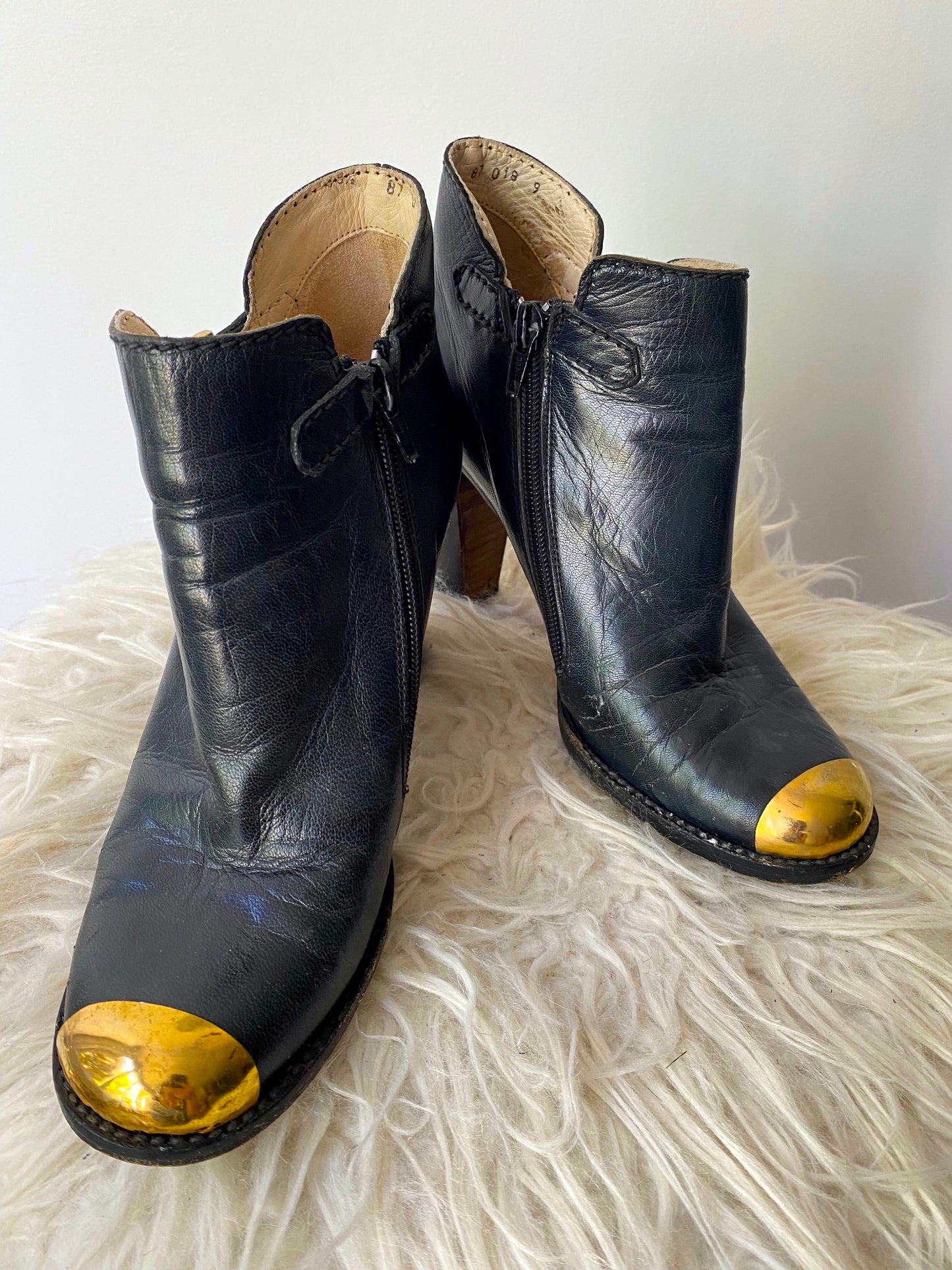 70s vintage dark green leather gold capped toe booties – size US 7.5 | retro western cowboy ankle boots