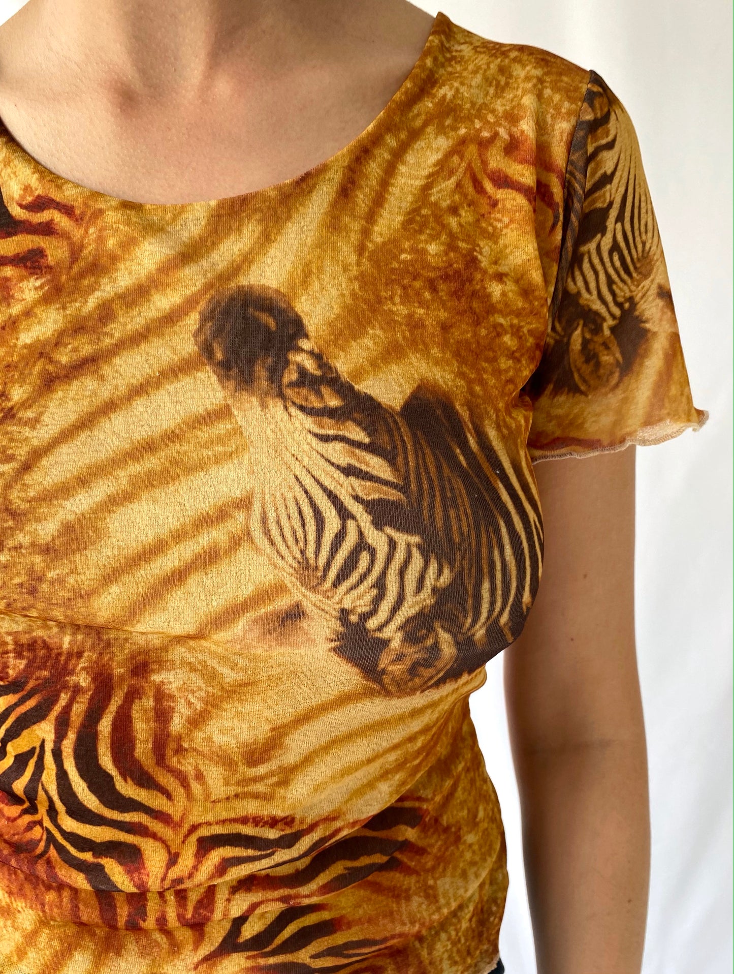 90s vintage brown zebra short sleeved cropped blouse – small | flirty animal print stretch shirt