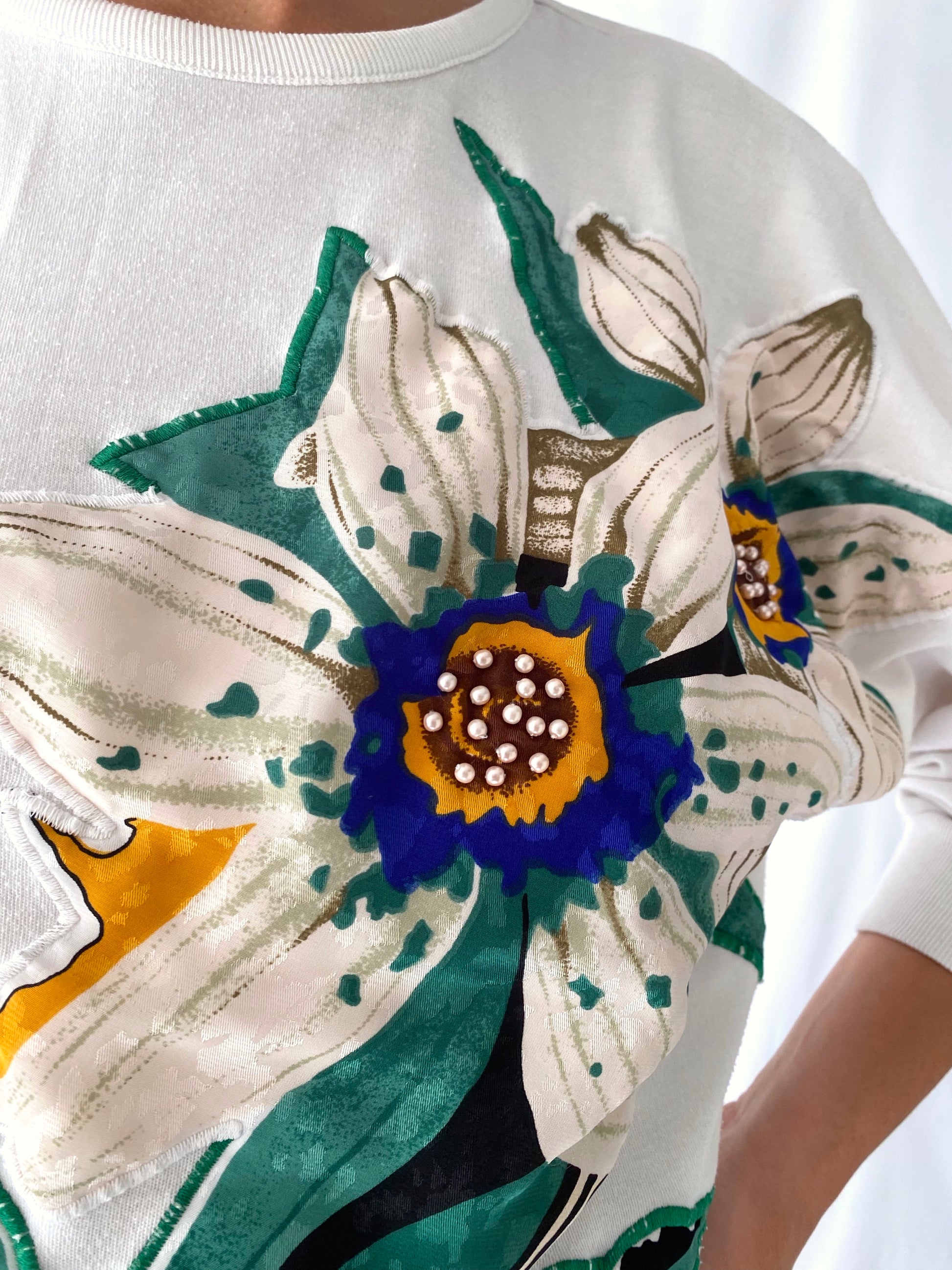 80s vintage white colorful sunflower pullover sweater