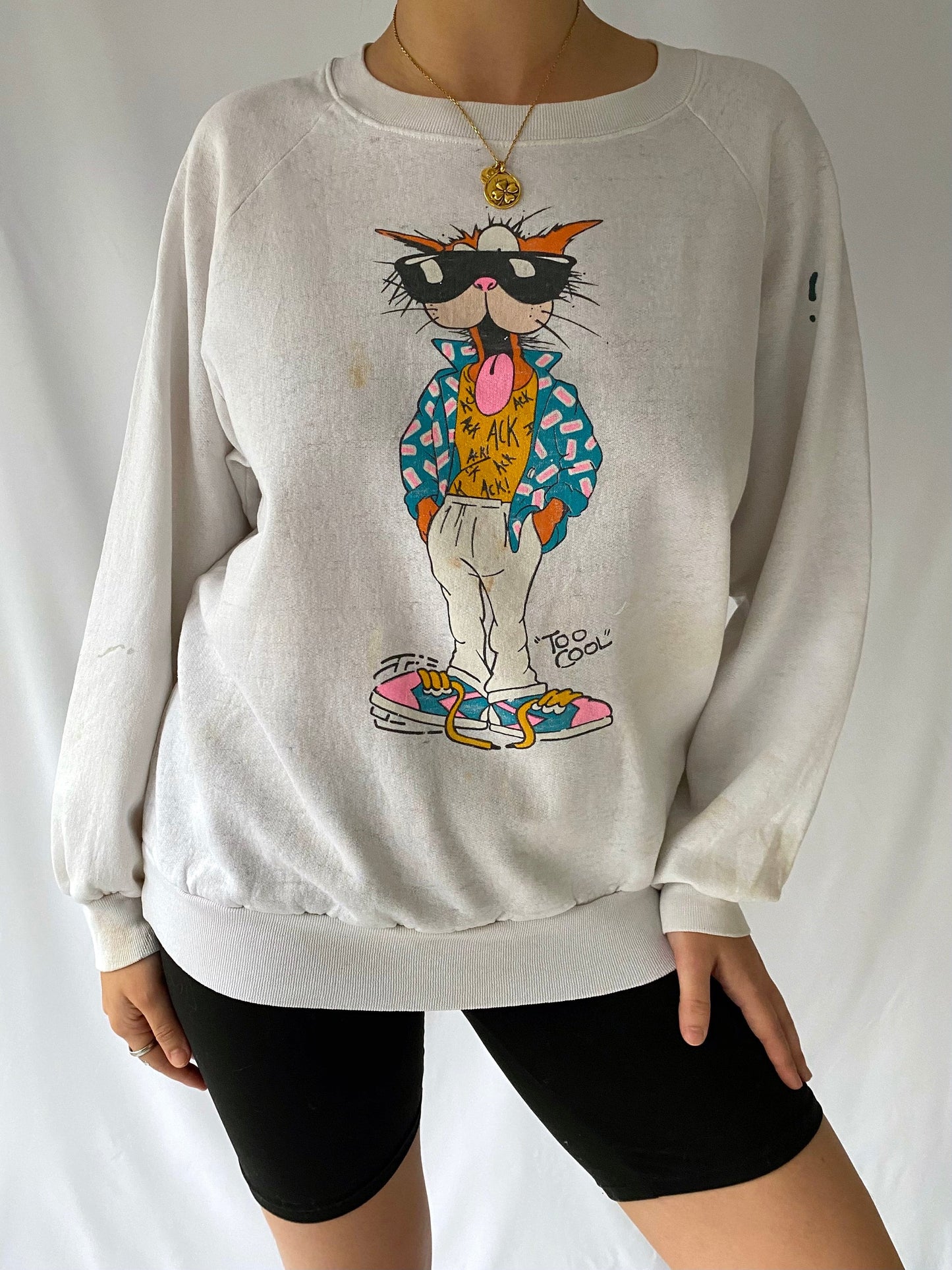 80s vintage white thrashed bill the cat pullover sweater – medium | cool faded cartoon comic streetwear unisex sweatshirt