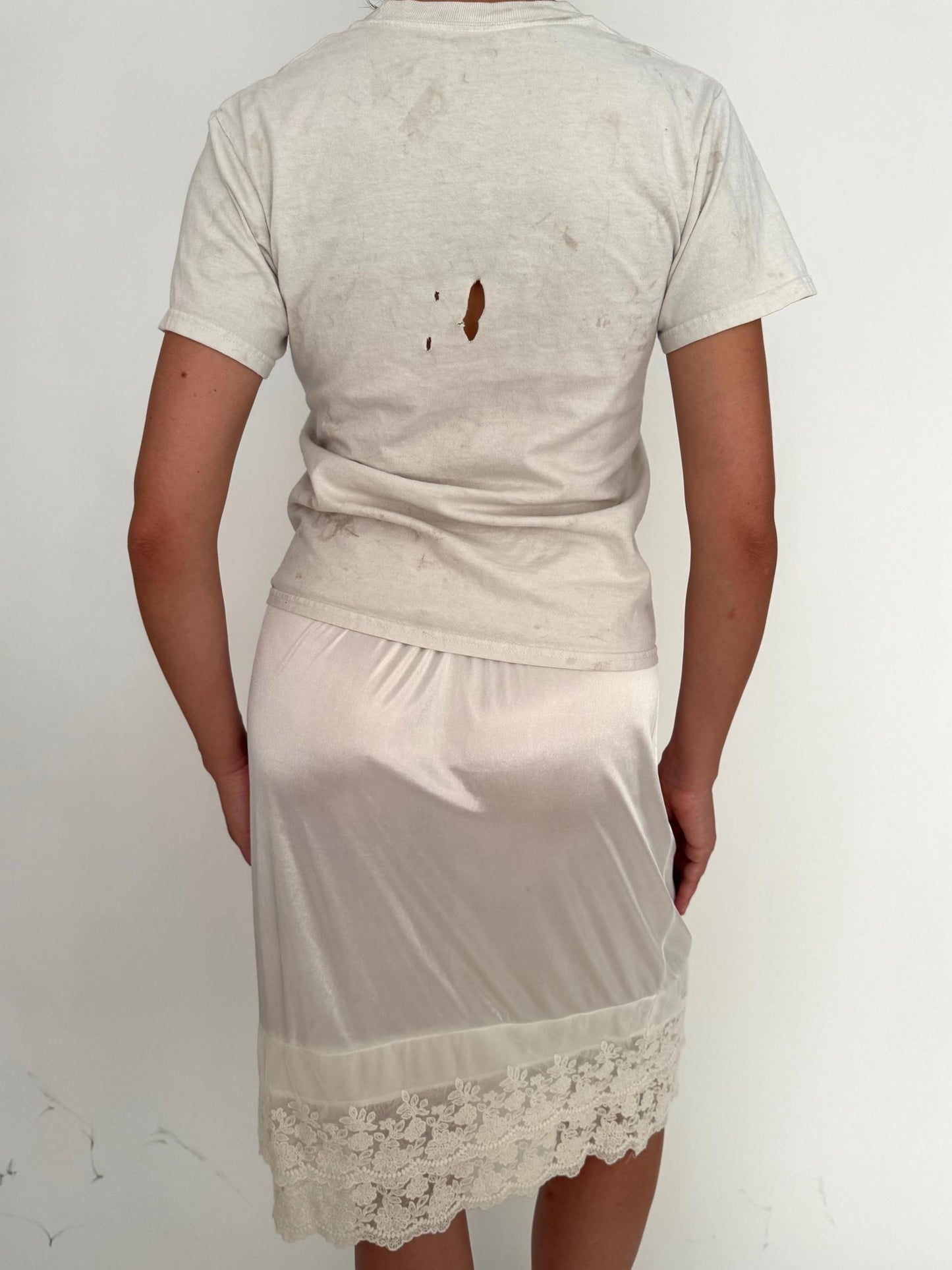 90s vintage white Zoomers Skate Club distressed baby tee shirt – small | thrashed fitted crop top