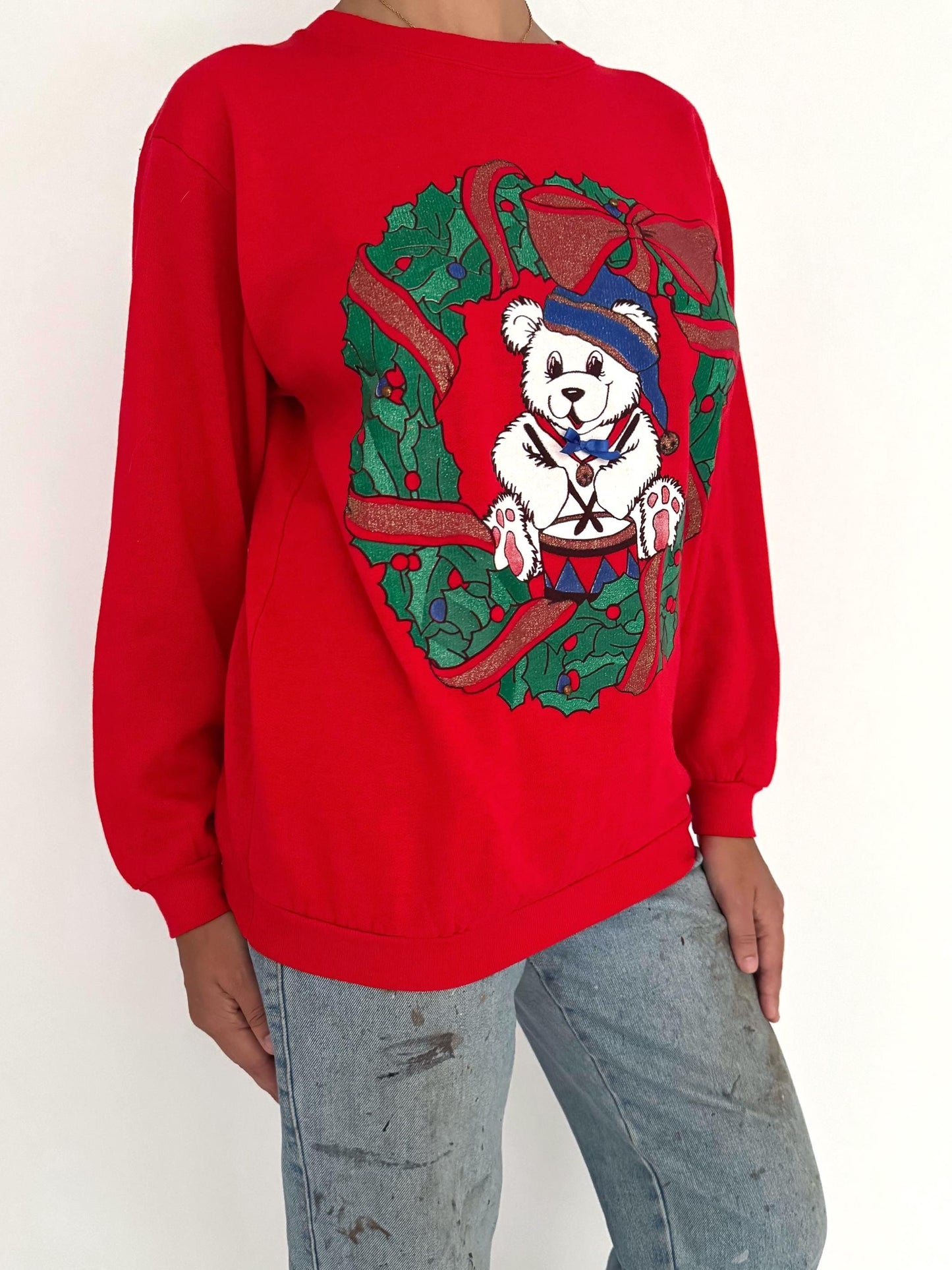 90s vintage red christmas wreath teddy bear graphic pullover sweatshirt – small