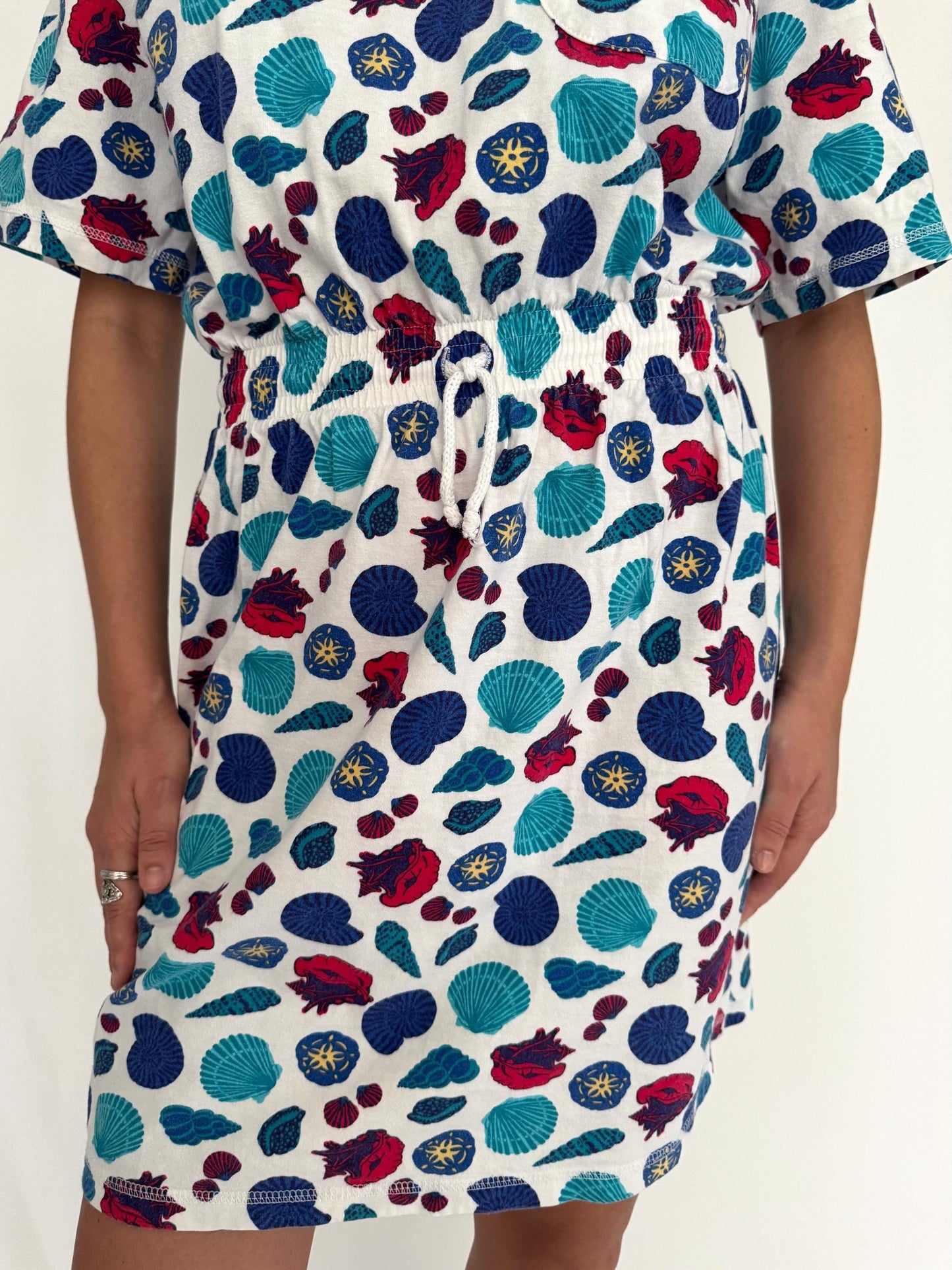 90s vintage novelty seashell print cotton dress – medium | short sleeved summer vacation cover up