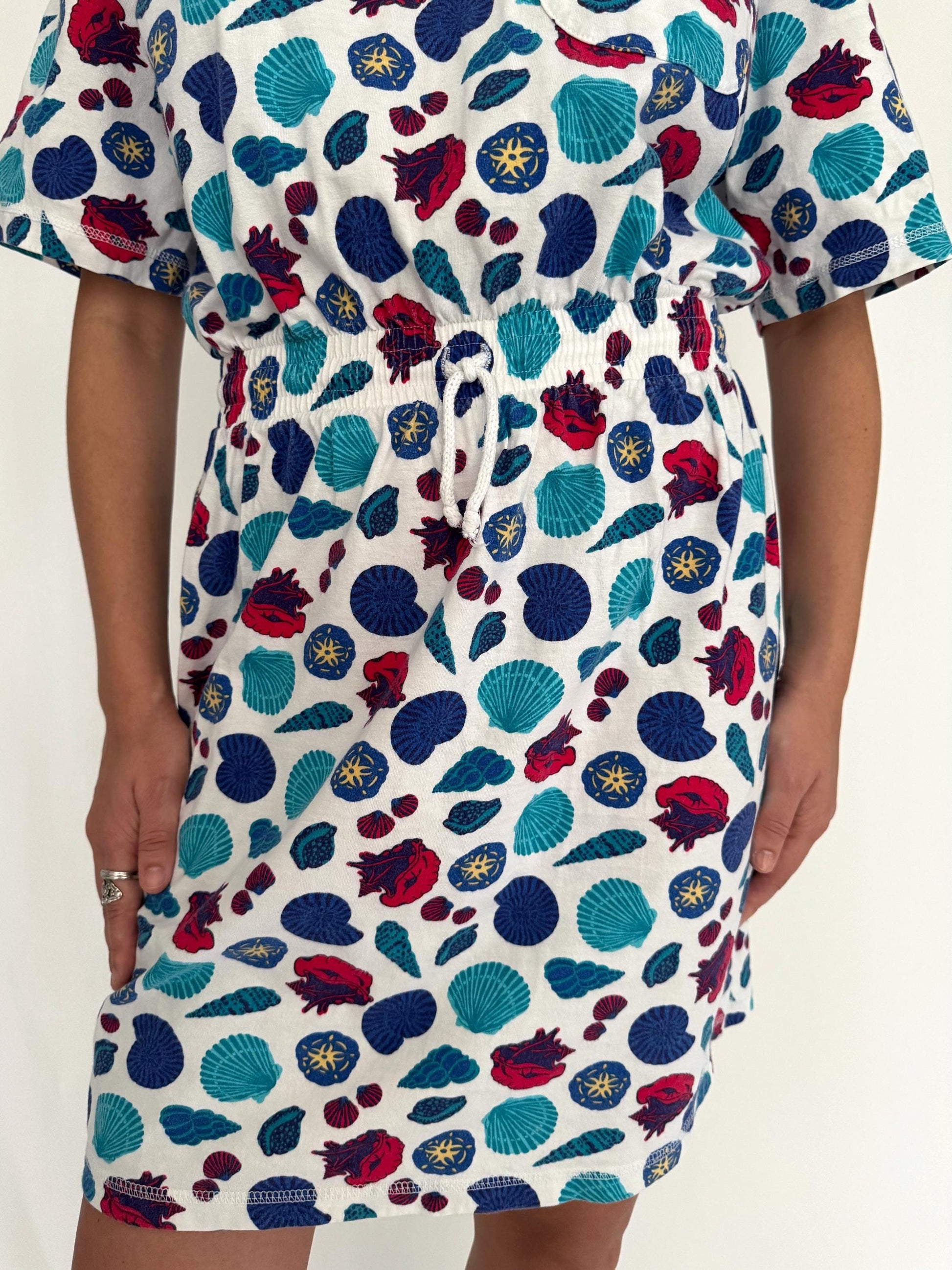 90s vintage novelty seashell print cotton dress – medium | short sleeved summer vacation cover up