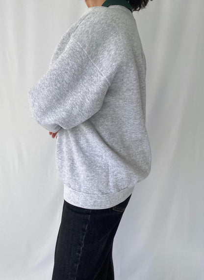 90s vintage grey christmas holiday wreath graphic pullover sweatshirt – large