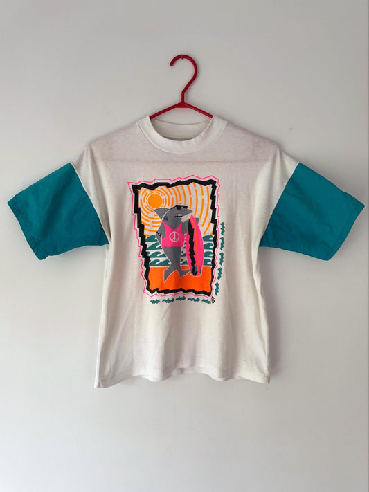 90s vintage colorful retro shark surf graphic cropped tee shirt – small | novelty travel souvenir cotton top