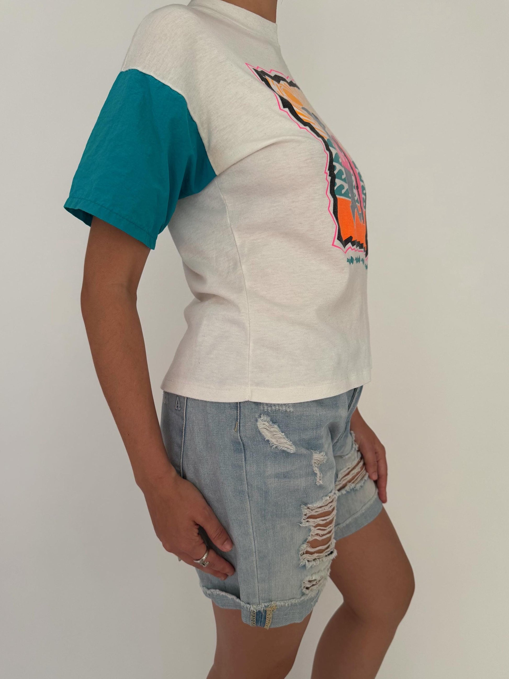 90s vintage colorful retro shark surf graphic cropped tee shirt – small | novelty travel souvenir cotton top