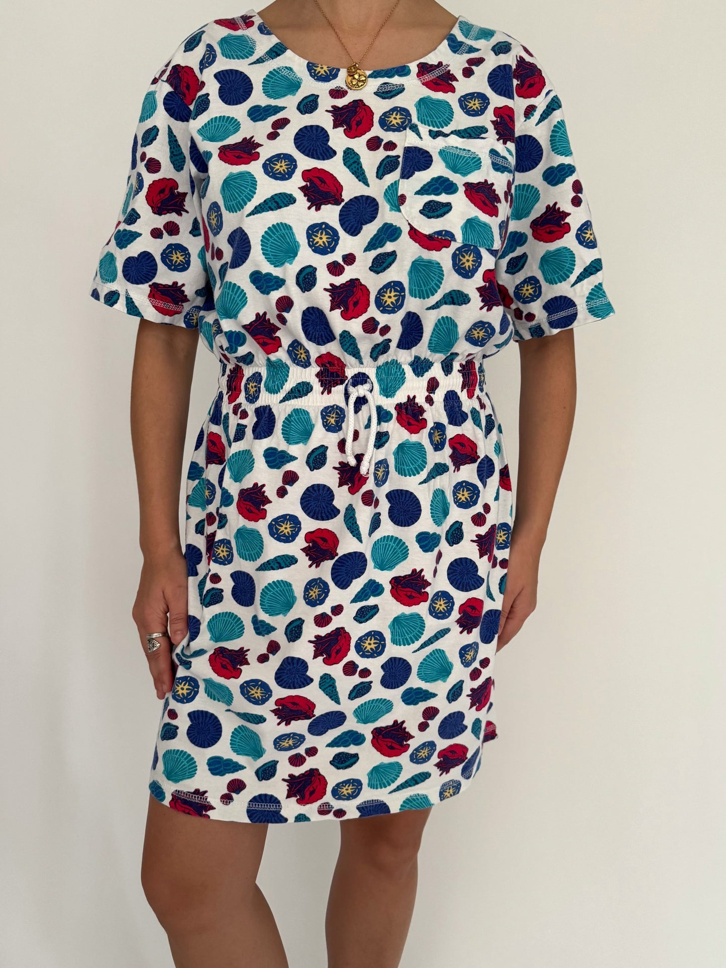 90s vintage novelty seashell print cotton dress – medium | short sleeved summer vacation cover up